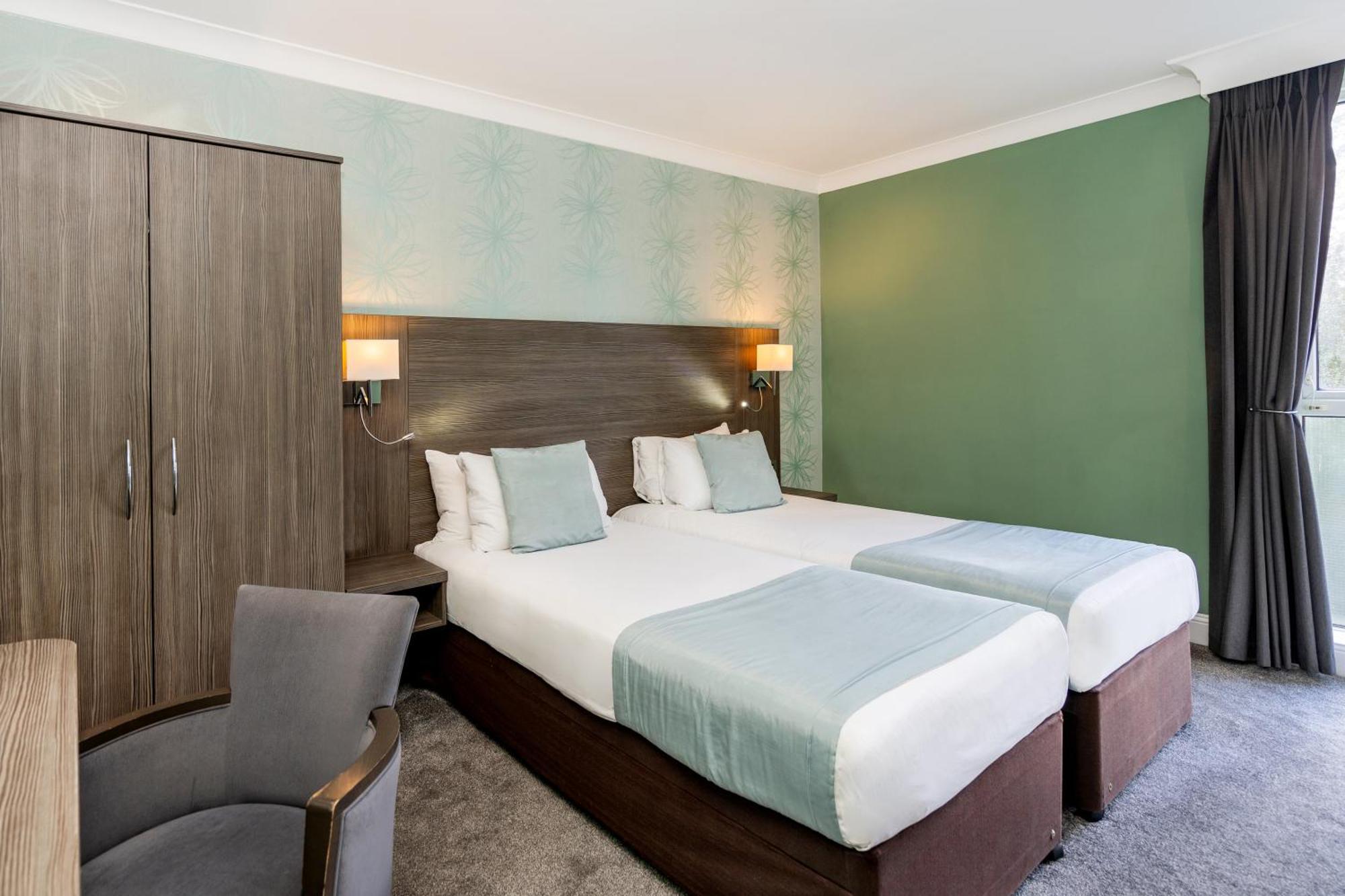 Bromley Court Hotel London Bagian luar foto